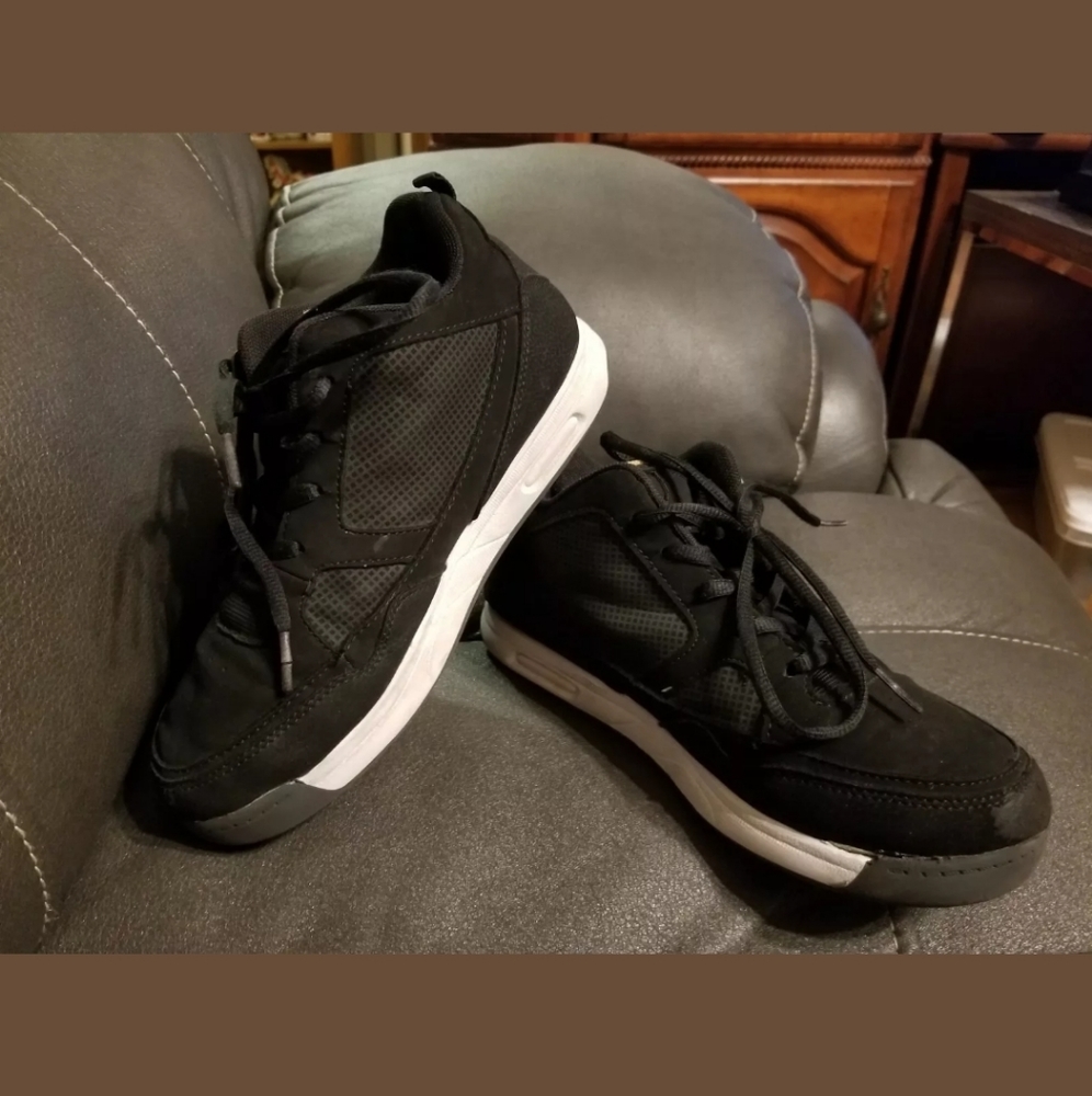 Shaq Black/Gray Athletic Basketball Shoes size 5.5